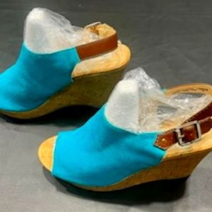 American Eagle Wedge turquoise heels size 10.